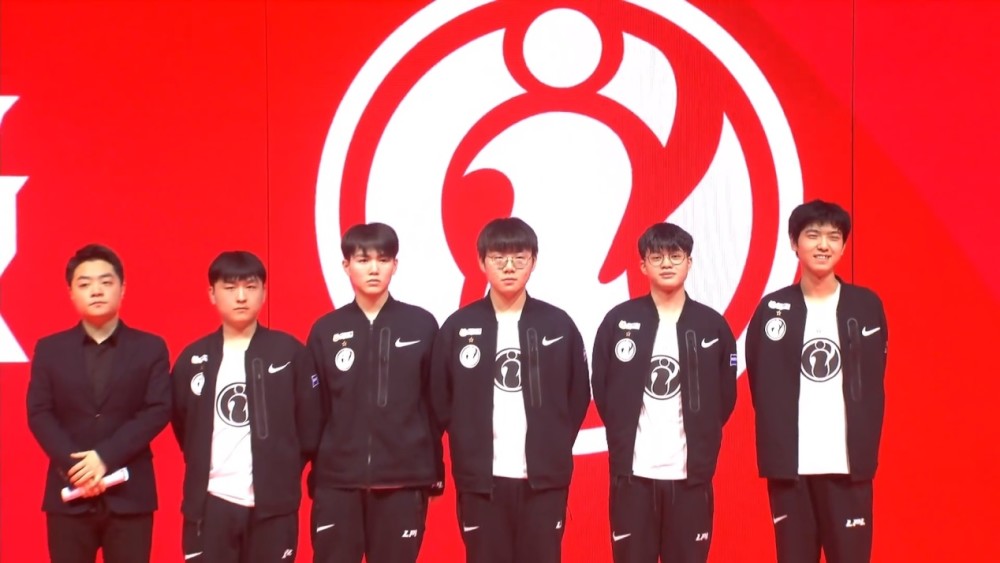 另一个是凭 另一个是凭